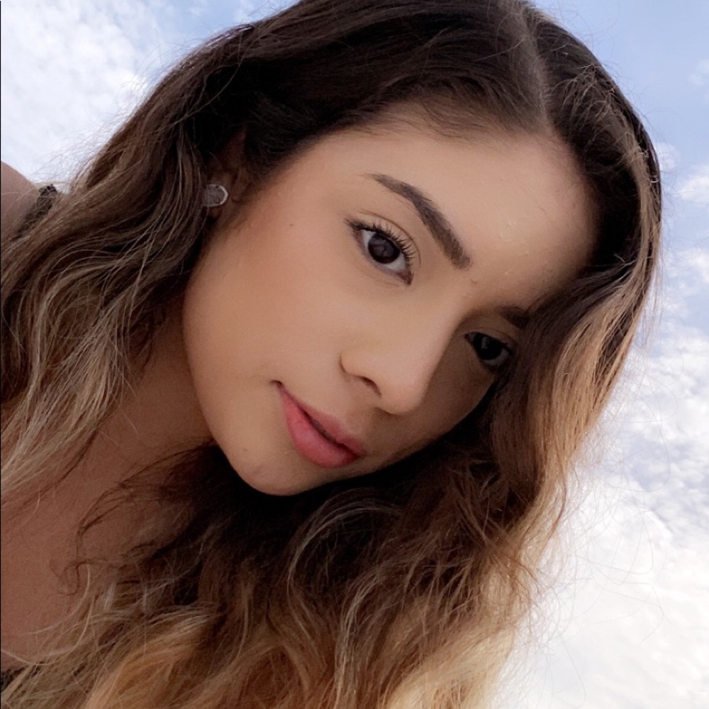 Meet your Posher, Chloe